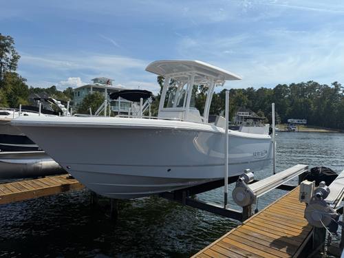 2020 Robalo 230 CC