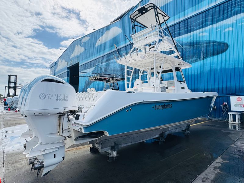 2017 Everglades 355 CC