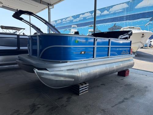2025 Suntracker Party Barge 16 DLX