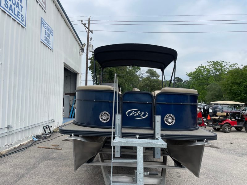 2022 Manitou Aurora LE 220