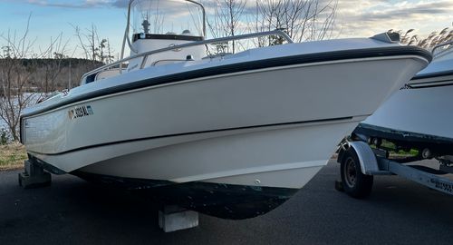 2006 Boston Whaler 210 Outrage