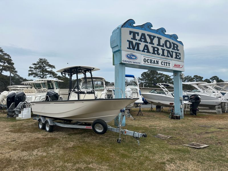 2026 Boston Whaler 210 Montauk