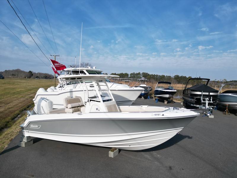 2026 Boston Whaler 230 Outrage