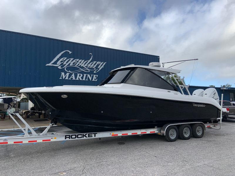 2019 Everglades 340 DC